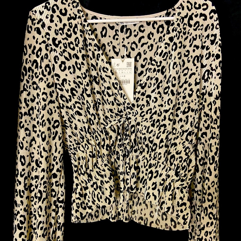 Brand new V-neck long sleeved top